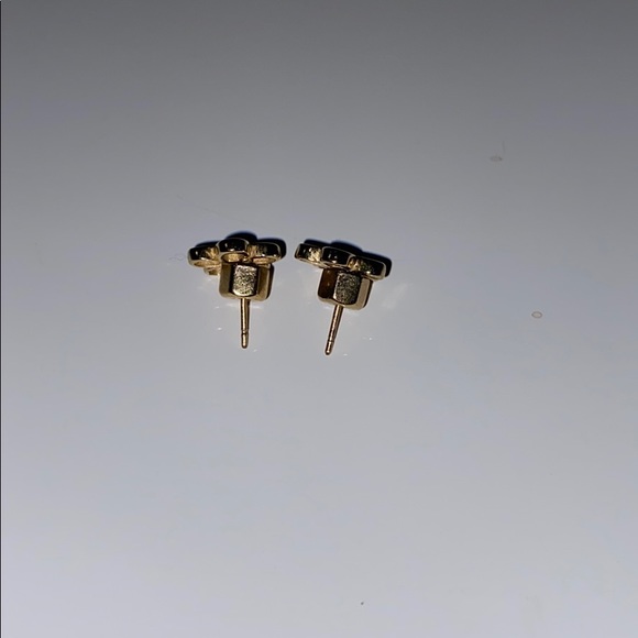 Gold flower studs - Picture 4 of 5